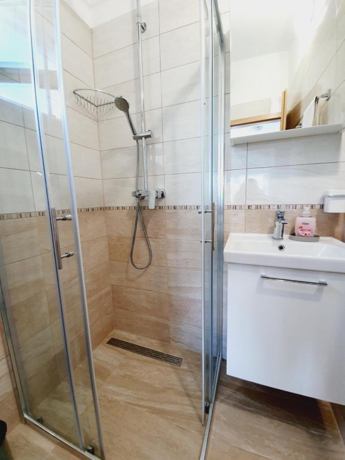 Apartmani Starigrad Paklenica - Danijel Exterior photo